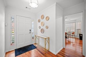 Near Marietta Sq • Grill • Patio • Workspace