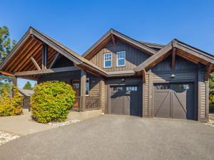 Suncadia 3 Bedroom Rustic Corner Home