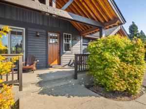 Suncadia 3 Bedroom Rustic Corner Home