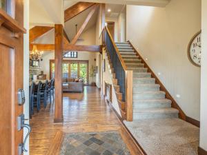 Suncadia 3 Bedroom Rustic Corner Home