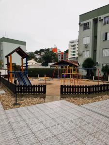 Apto 2Q p6 perto do Centro com Gatinho residente