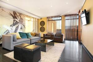 Sea, Canal & Mountain View, Rooftop Jacuzzi & BBQ