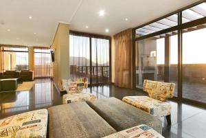 Sea, Canal & Mountain View, Rooftop Jacuzzi & BBQ