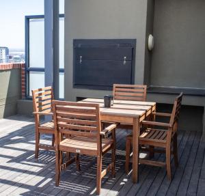 Sea, Canal & Mountain View, Rooftop Jacuzzi & BBQ