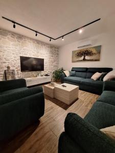 Vila Antisha - Kamena villa sa grijanim bazenom