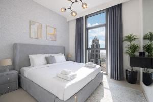 Exceptional 2 Bedroom Apartment! High Floor! Amazing Rooftop! Burj Crown by Emaar
