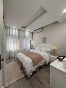 Modern Apartment, Untouched & Ready to Stay