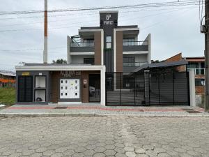 Conforto e praticidade a 250m da praia