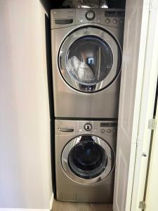 Extra Spacious with a King Bed Sauna Pool & Jacuzzi