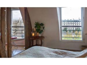 Artists Loft - View of Notre Dame