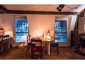 Artists Loft - View of Notre Dame