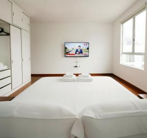 E Larcomarzone FamilyTourist Laundry 3B 503