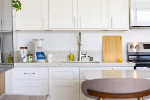 18FL Prime Waikiki Location, Near Beach, Parking