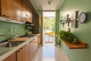 Modernist Villa With Private Sea Access