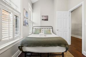 Derby & Bourbon Trail Homebase W Private Backyard