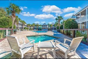 Coastal Cottage Near Beach with Pool and Hot Tub Access