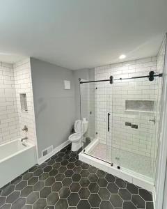 The Skylight Retreat - Private 3BR Home in Saint Paul