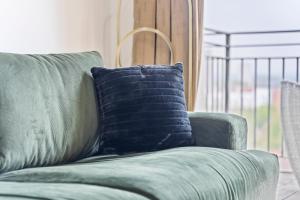 Central Birmingham 2 Bed with Balcony and City Views