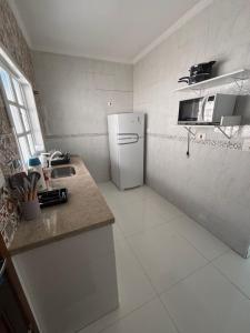 Casa espaçosa na Praia com Wi-Fi, Tv e 2 vagas de garagem