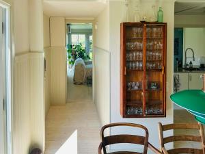 Cottage With Glass Porch By Apelviken Beach