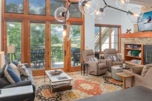 Aspen Ridge 16 SkiGolf Condo 4Bd 4.5Ba Sleeps 10