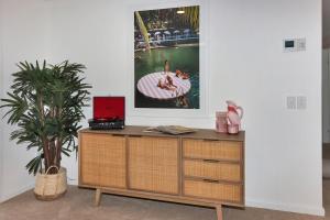 Walk to lake and beach home in Sunshine Coast