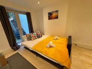 Camden High St Next to Metro cozy 1bed for 4