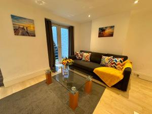 Camden High St Next to Metro cozy 1bed for 4