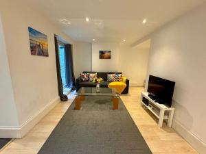 Camden High St Next to Metro cozy 1bed for 4