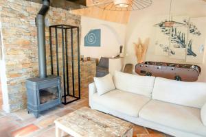 Provençal Farmhouse In Preserved Natural Setting