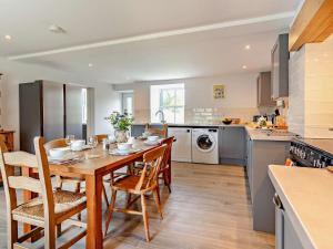 3 Bed in Llanover 91240