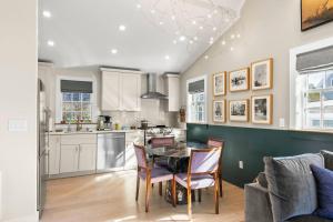 Modern Design - Walk to Galleries + Beach + Dining