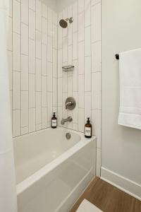 2Beds |near DT & Museums| Pool, Gym, BBQ, Library