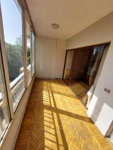 Cozy Queen bed room in zamalek with garden view and balcony