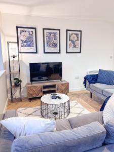 Stylish 2 Bed 2 Bathroom Apartment Free Parking & Fast Wifi