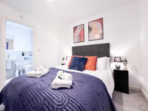 Stylish 2 Bed 2 Bathroom Apartment Free Parking & Fast Wifi