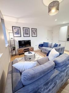 Stylish 2 Bed 2 Bathroom Apartment Free Parking & Fast Wifi