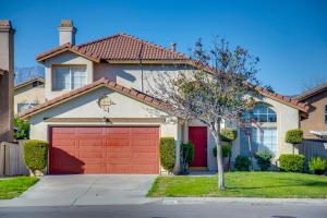 Family Home with Hot Tub! 2 Mi to Dtwn Riverside