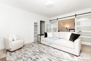 Peaceful 2BD Home in WeHo