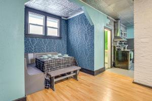 Heart of Social District! South Cadillac Unit