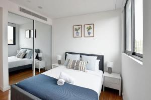 Central Burwood 2Beds Walk to Westfield & Train