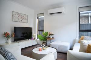 Cozy 5BR Family Haven in Prime Rouse Hill Location