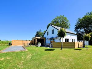 Holiday Home in Nadrin Filly with Garden