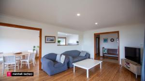 Montaview 24 Mumbulla Street Holiday house, pet friendly Bermagui