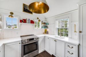 *NEW* Classic Beach Cottage, Parking, West End