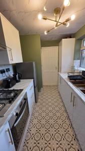 Modern Quiet Cosy Home next to main cities & towns