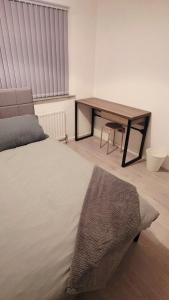 Modern Quiet Cosy Home next to main cities & towns