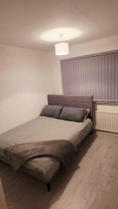 Modern Quiet Cosy Home next to main cities & towns