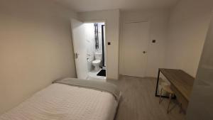 Modern Quiet Cosy Home next to main cities & towns