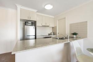 Relaxed 2BR 2BTH Apartment with Balcony & Parking